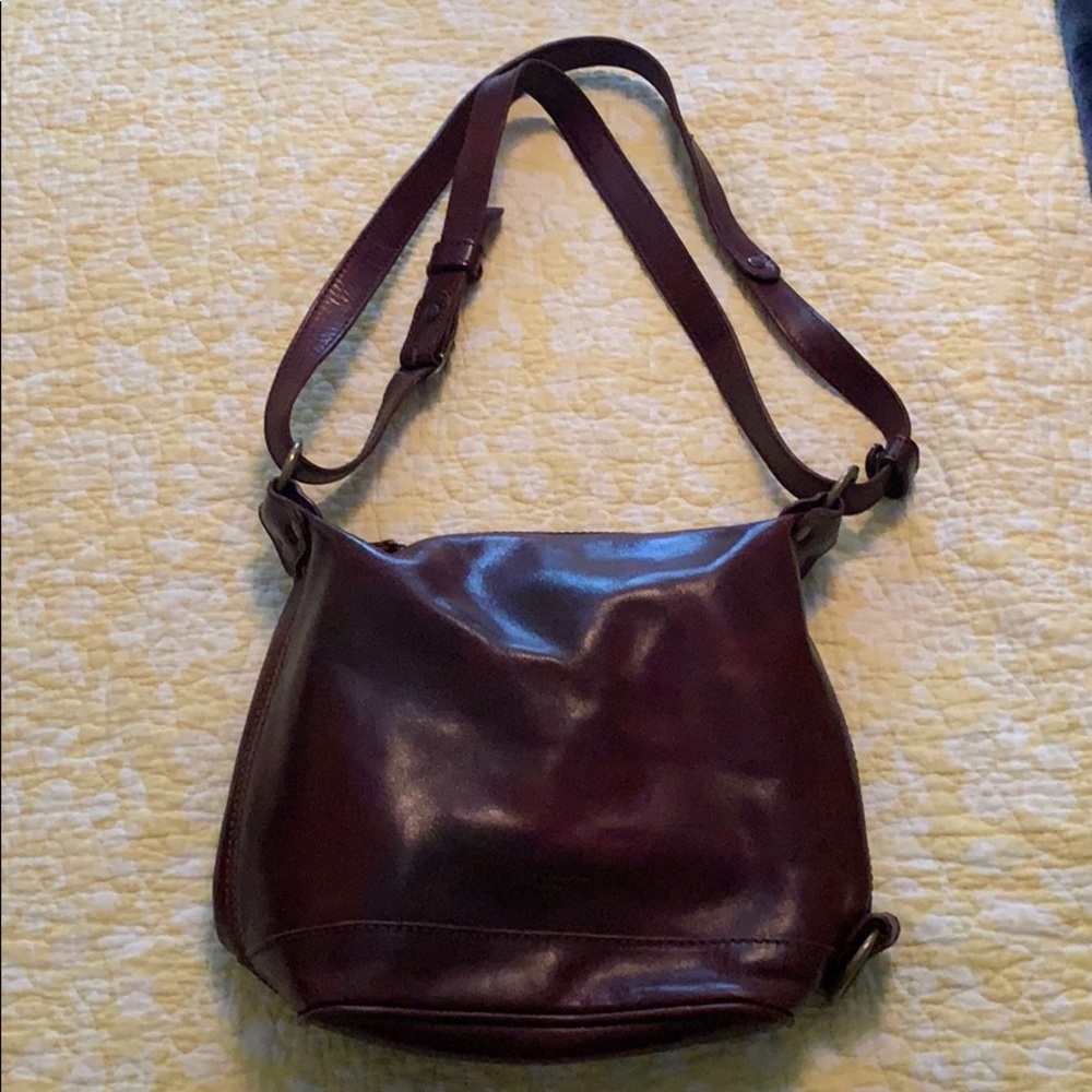 Exquisite Italian leather “I Medici” bucket bag.